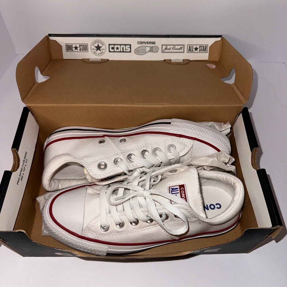 Converse White Sneakers Classic Canvas Low-Top